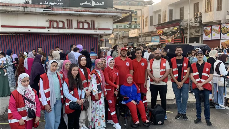 فتاة من ذوي الهمم تشارك بتأمين احتفالات أول أيام عيد الأضحى في دمياط 