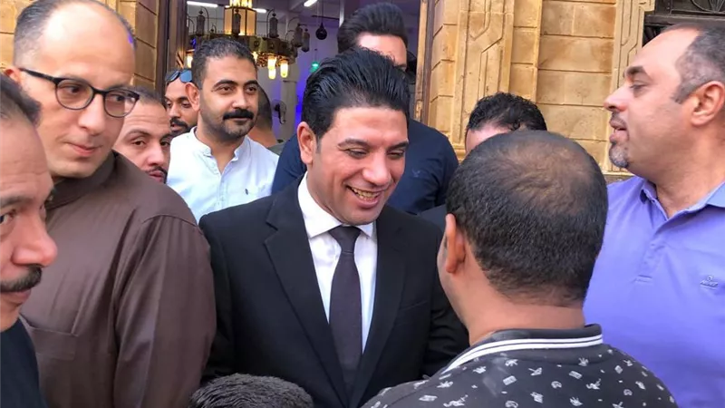 نائب محافظ سوهاج يشارك الأطفال فرحتهم بعيد الأضحي ويوزع الحلوى والألعاب | صور 