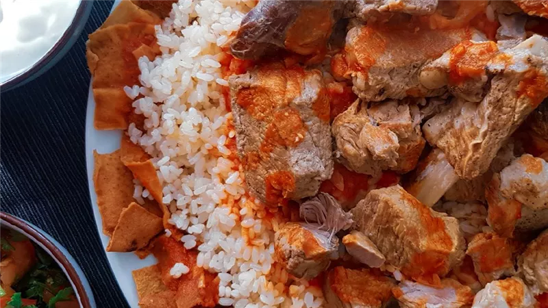 استشاري تغذية ...توضح طريقة عمل الفتة الصحية (فيديو)