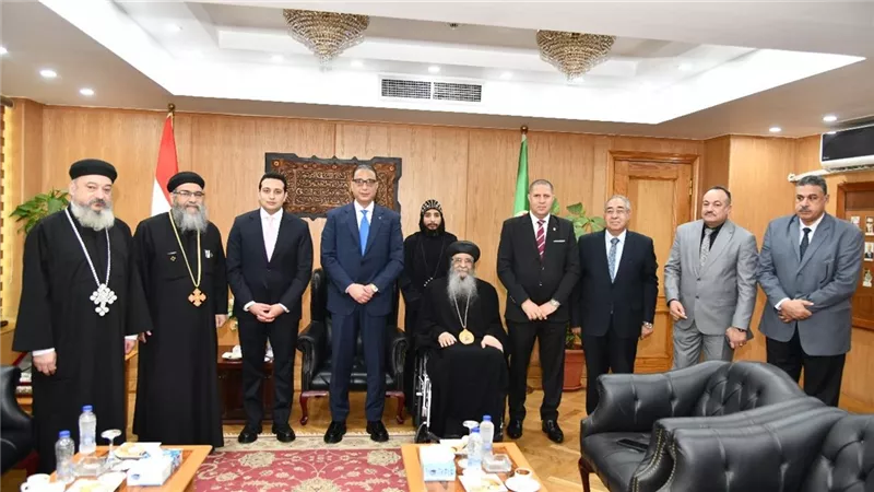 محافظ الفيوم يستقبل المهنئين بعيد الأضحى ومطران الفيوم على رأس وفد من الكنيسة 