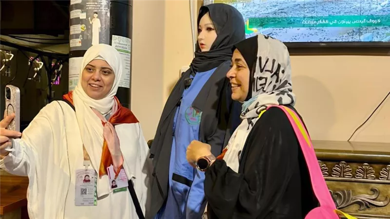 روبوتات “نواف ونورة” تستقبل حجاج الـ5 نجوم المصريين في مشعر منى
