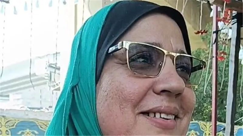 سيدة تذبح وتوزع اللحوم  في أول أيام عيد الأضحى  2025
