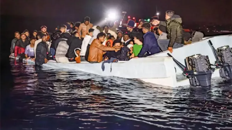 وفاة مهاجر مصري وإنقاذ 36 آخرين بعد احتراق مركب قبالة السواحل الليبية