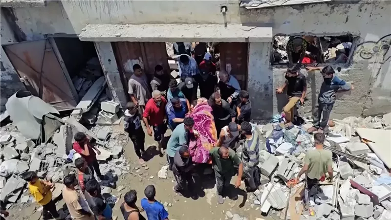 إعلام فلسطيني: شهداء ومصابون في غارة إسرائيلية قرب مجمع الشفاء