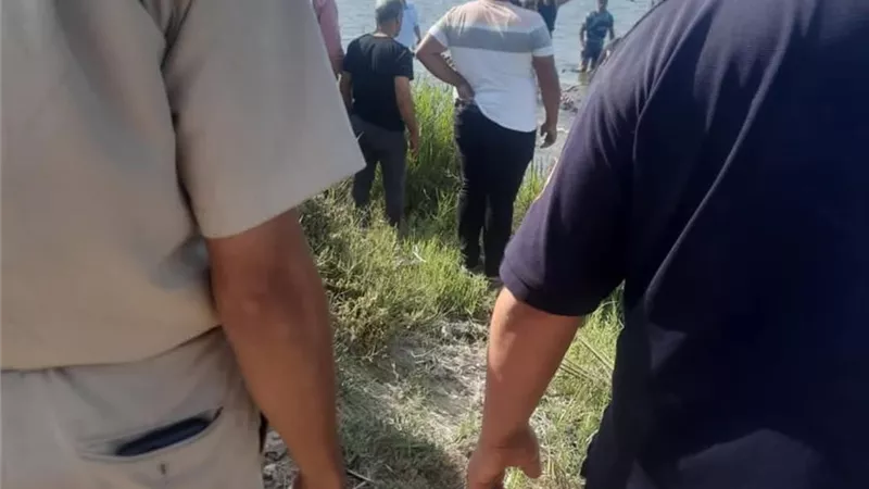 انتشال جثمان غريق في القناة الملاحية في محافظة دمياط 