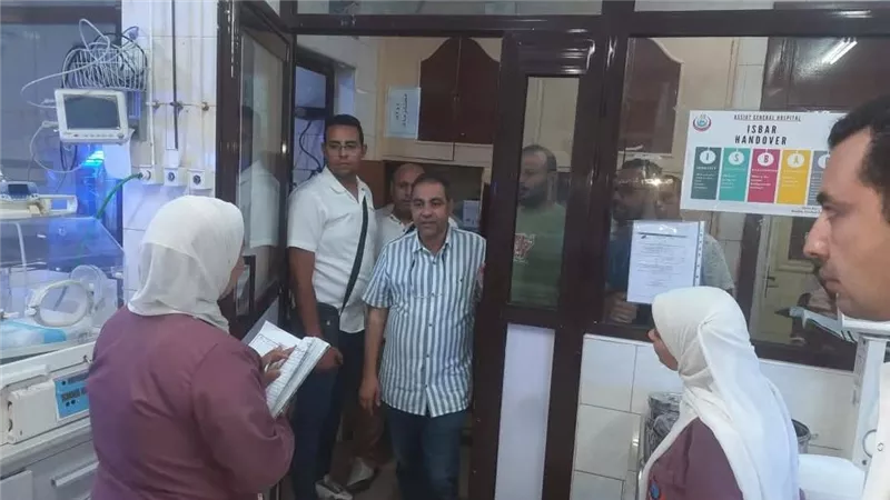 وكشل صحة أسيوط يوجه بعدم تكدس المرافقين أمام العناية المركزة 