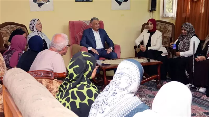 محافظ الإسماعيلية يحتفل مع نزلاء قصر ضيافة كبار السن بعيد الأضحى