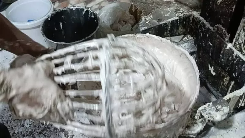 حملة مكبرة تضبط مصنعًا غير مرخص وتُحيل منتجات فاسدة للفحص بشبرا