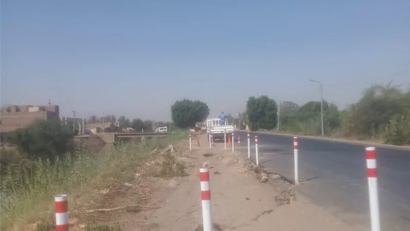 الطرق والكبارى: جارى صيانة عاجلة وطارئة وتأمين سلامة المرور فى الواحات  
