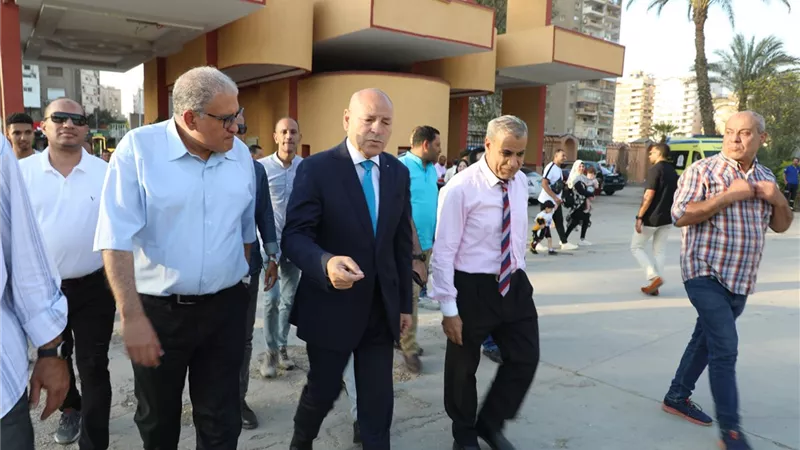 محافظ القاهرة يشارك المواطنين احتفالهم بعيد الأضحى بالحديقة الدولية