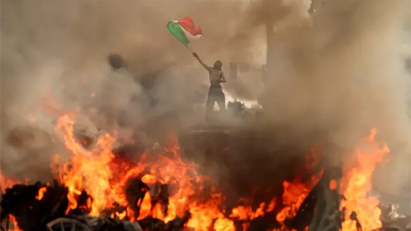  لماذا اندلعت احتجاجات لوس أنجلوس؟ وهل يؤدي نشر الحرس الوطني إلى صدام وطني؟