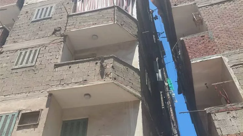 لحماية الأرواح.. إخلاء عقار مائل في الحضرة القبلية بالإسكندرية 
