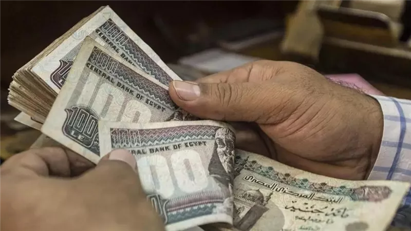 5 تساؤلات للحكومة بشأن أزمة تطبيق الحد الأدنى للأجور | التفاصيل الكاملة