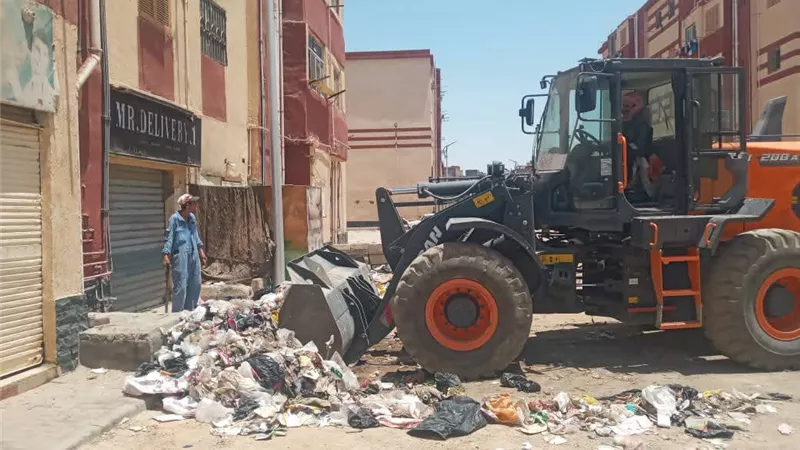 حملة مكثفة للنظافة ورفع الإشغالات بمساكن الإيمان 1 و2 بحي الأربعين بالسويس