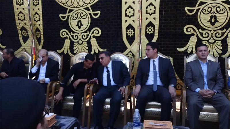 محافظ الدقهلية يقدم واجب العزاء لأسرة البطل خالد عبد العال