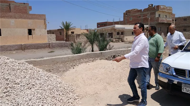 رئيس مدينة طامية يزور قريتي سرسنا ودار السلام ويتفقد الأعمال الإشائية