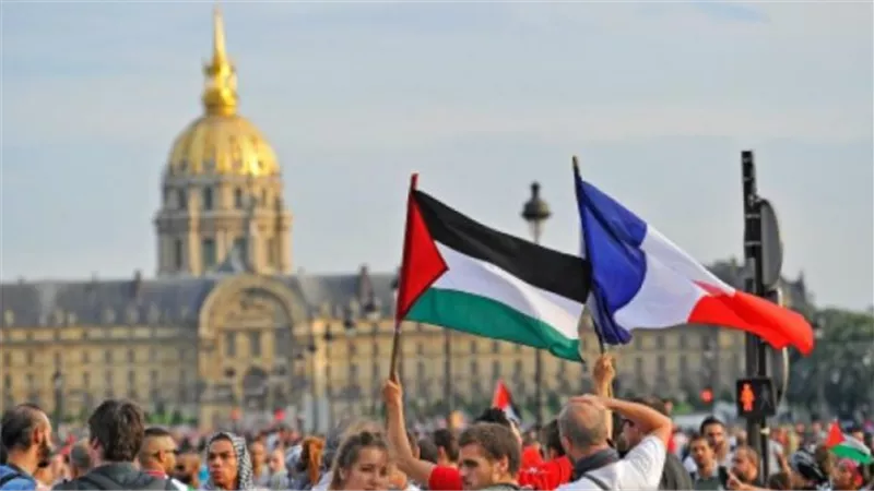 فرنسا الأبية .. يدعو للاعتراف بدولة فلسطين ويهاجم قرصنة إسرائيل 