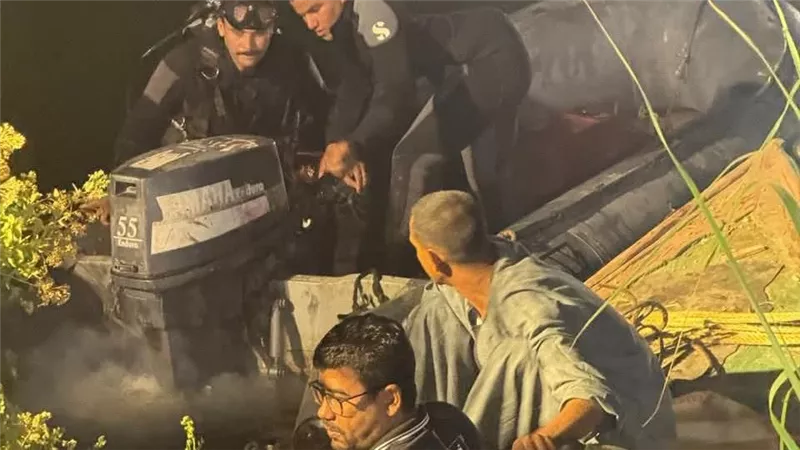 انتشال جثة طفل لقي مصرعه غرقا إثر انقلاب تروسيكل في النيل بأسيوط 