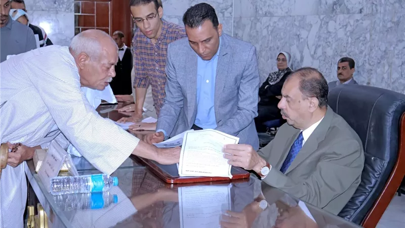 محافظ سوهاج يعقد اللقاء الجماهيري الأسبوعي للاستماع لشكاوى المواطنين