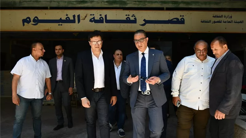 في زيارة مفاجئة.. وزير الثقافة يتفقد أعمال تطوير وصيانة قصر ثقافة الفيوم