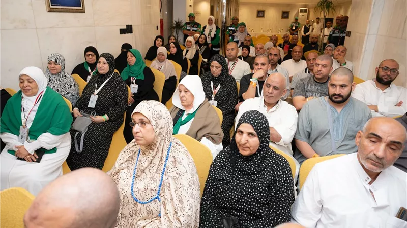 بعثة حج الجمعيات الأهلية تتابع خطة تفويج الحجاج للمدينة المنورة 