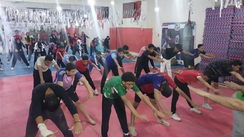 استمرار تدريب مركز تدريب اللياقة البدنية بمراكز شباب السويس 