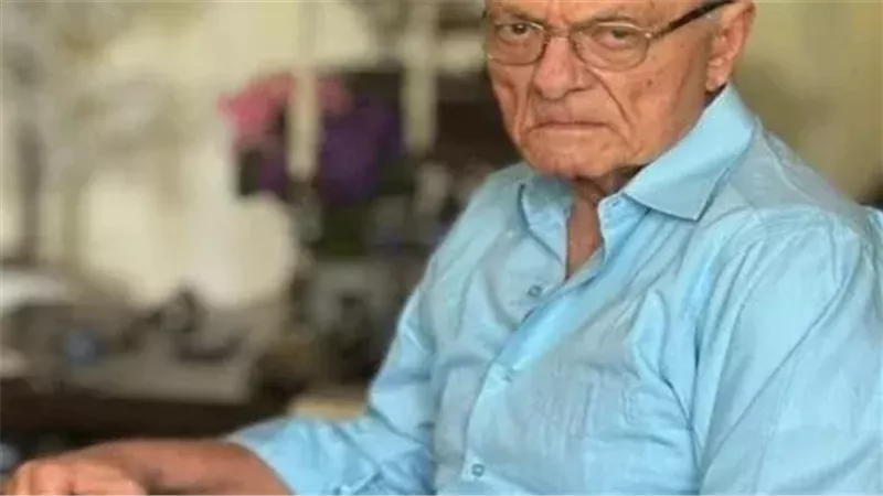 يوسف فوزي يواجه الشلل الرعاش بصبر وإيمان..إليك كل ما تحتاج معرفته عن المرض