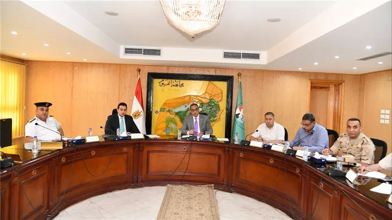محافظ الفيوم يتابع استعدادات الأجهزة التنفيذية لامتحانات الثانوية العامة 