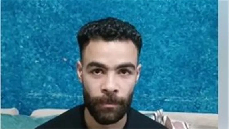نجا من الموت بمعجزة.. شاب يتلقى طعنة قاتلة أثناء إنقاذه سيدات من مشاجرة مسلحة 