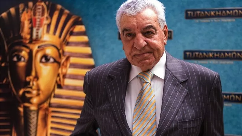 زاهي حواس.. عالم آثار متواضع اهتم بخدمة التراث المصري 