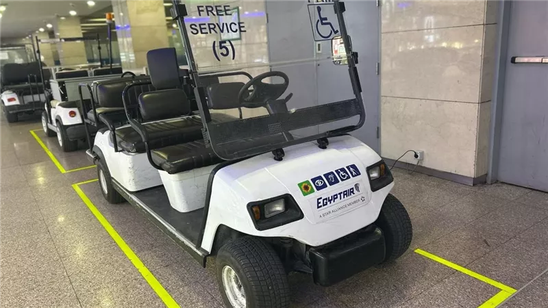 لتجربة سفر مريحة... عربات جولف كار مجانية وخدمة الـVIP بمطار القاهرة الدولي 