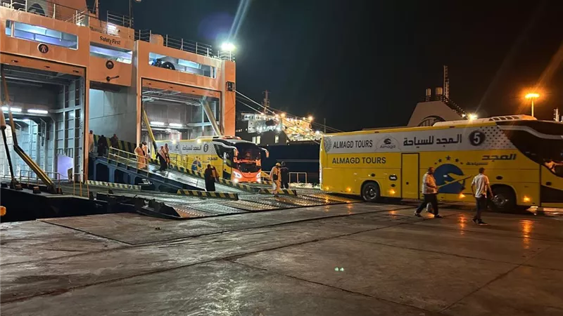 عودة أول فوج من حجاج البر عبر ميناء نويبع بإجمالي 295 حاجًا و8 باصات