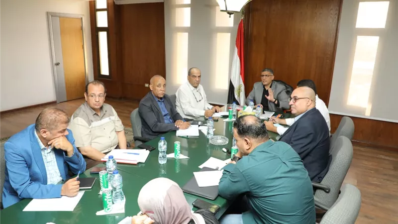 محافظ الجيزة يتابع أعمال تطوير البنية التحتية بالمنطقة الصناعية والاستثمارية 