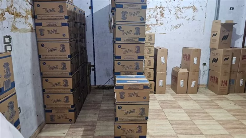 ضبط أحد أباطرة احتكار السجائر في محافظة الأقصر | صور
