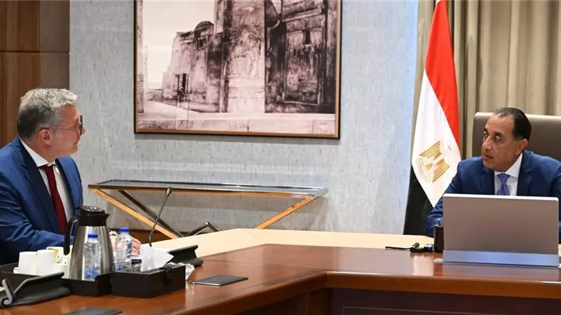 رئيس الوزراء: الدولة تواصل دعم قطاع البترول لجذب الاستثمارات