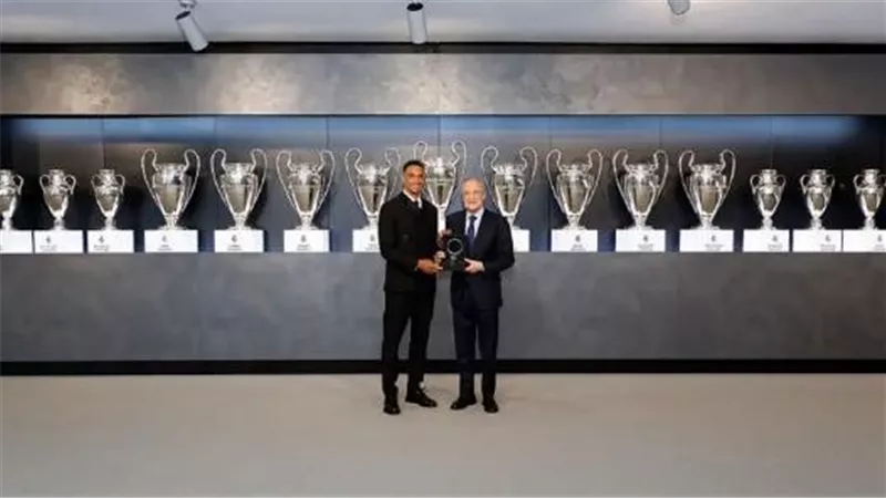 تحول تاريخي.. ريال مدريد يقدم لاعبه الجديد ألكسندر أرنولد لجماهير الملكي