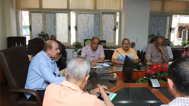 رئيس الصرف الصحي بالإسكندرية يعقد اجتماعًا تنسيقيًا استعدادًا لموسم الصيف