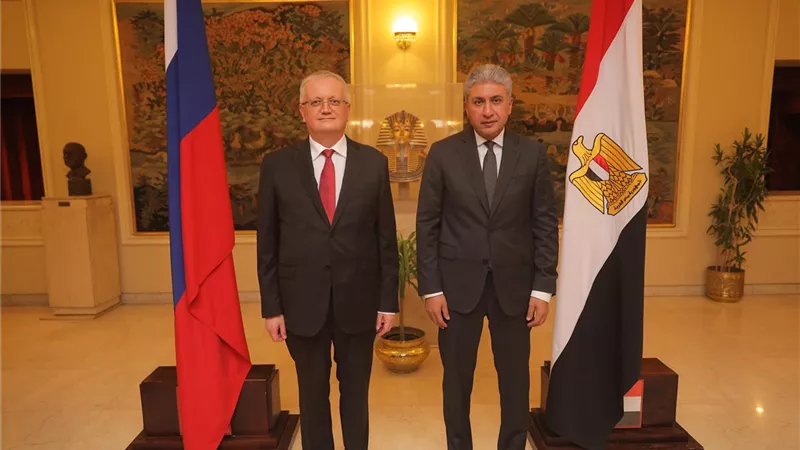 وزير السياحة والآثار يشارك في الاحتفال بالعيد الوطني لدولة روسيا