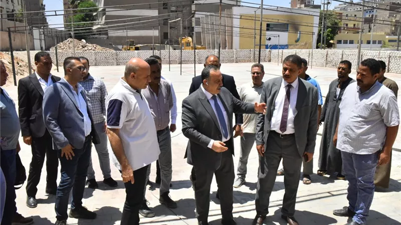 محافظ أسيوط يتفقد السوق الحضري الجديد بنادي الشبان المسلمين تمهيدًا لافتتاحه
