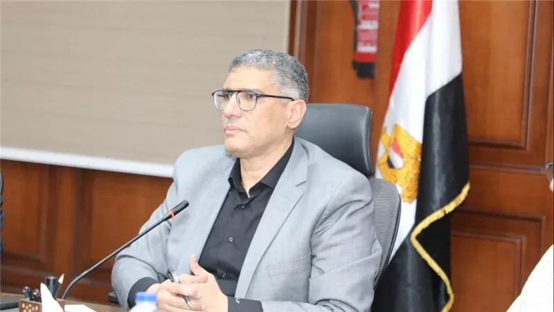 محافظ الجيزة: 87 ألف طالب وطالبة يؤدون الامتحانات داخل 186 لجنة امتحانية
