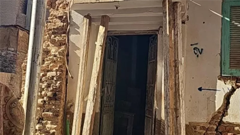 بيوت السوق الفوقاني في قنا.. بين رحى التاريخ وموت الأهالي (صور)