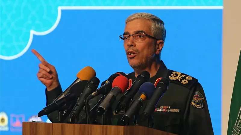 عاجل.. التلفزيون الإيراني: رئيس هيئة الأركان اللواء محمد باقري على قيد الحياة