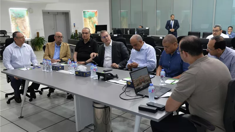وزيرا الكهرباء والبترول يتفقدان مركز التحكم القومي في شبكة للغاز الطبيعي
