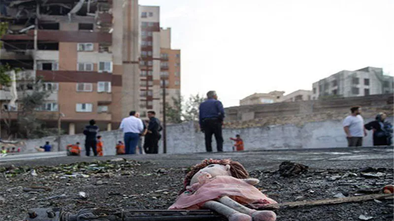 مصرع مسعف و95 جريحاً في عمليات الإغاثة بعد الغارات الإسرائيلية علي طهران