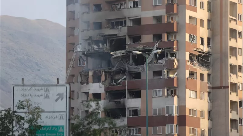 نطنز تشتعل وقادة يُصْرَعون.. إسرائيل تطلق أوسع هجوم على إيران منذ عقود
