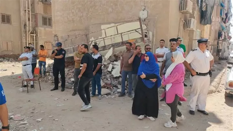 إزالة تعديات بمساكن السادات بحي الأربعين ضمن حملة تطوير المنطقة |صور