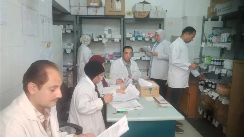 فحص وتوفير العلاج لــ1461حالة بقافلة للصحة ضمن حياة كريمة بقرية النويرة 