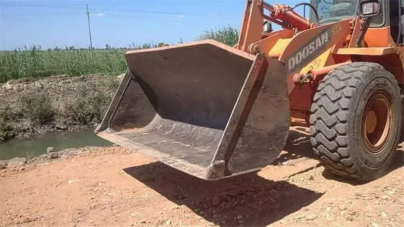 في استجابة فورية.. محافظ كفر الشيخ يوجه بالتحرك العاجل لرفع كفاءة طريق مسير