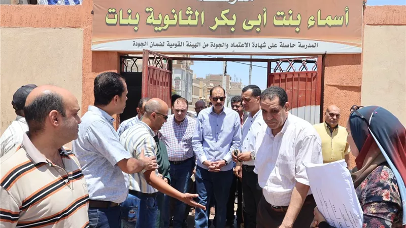 محافظ سوهاج يتفقد تجهيزات لجان امتحانات الثانوية واستراحات الملاحظين