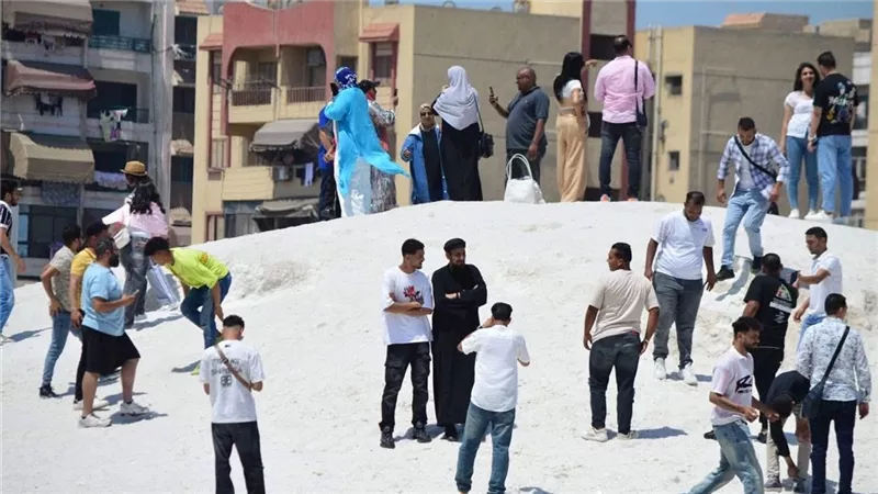 إقبال كبير على “جبال الملح” في بورفؤاد خلال عطلة نهاية الأسبوع 